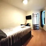 Liverpool City Centre Private Rooms Including Smart Tvs - With Shared Bathroom