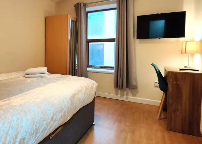 Liverpool City Centre Private Rooms Including Smart Tvs - With Shared Bathroom